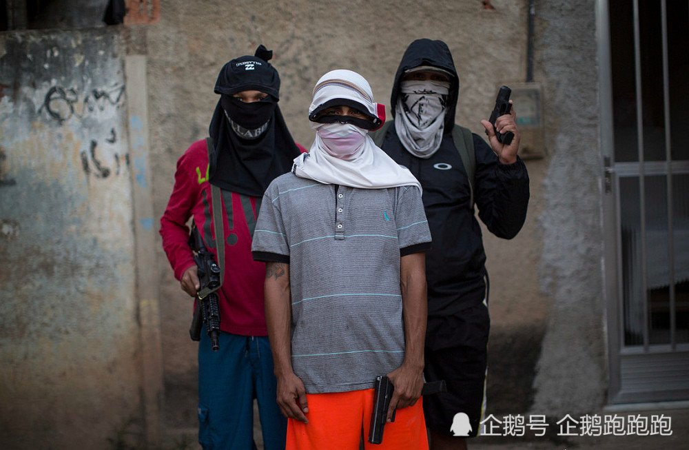 巴西政府防疫举措太心大惹黑帮不满你们不行那我们就自己来