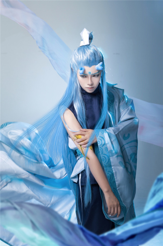 小姐姐大胆cos敖丙,毫无违和感,龙尾太漂亮了!