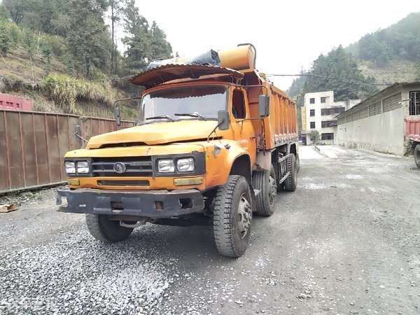 配东风eq140-2尖头驾驶室,多种动力可选,详解十通锐狮自卸车