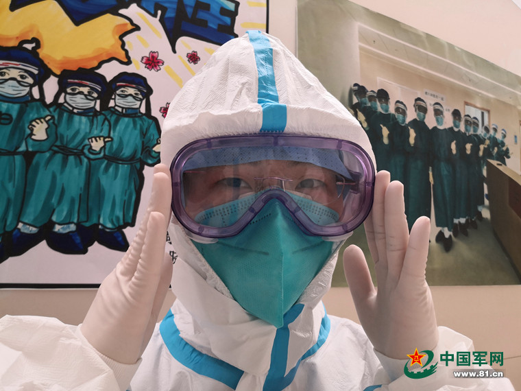 翟爽冲锋疫线女先锋