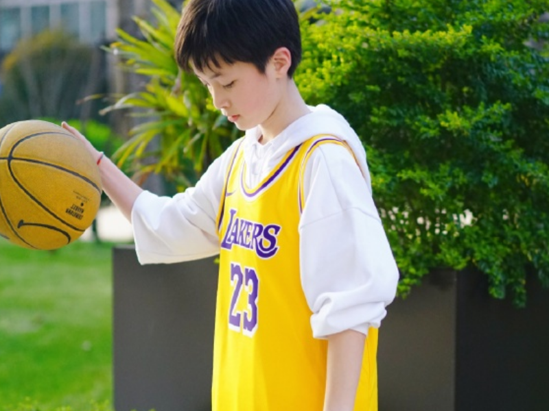 石悦安鑫才是整容式长大曾是最萌正太如今帅成翻版王俊凯