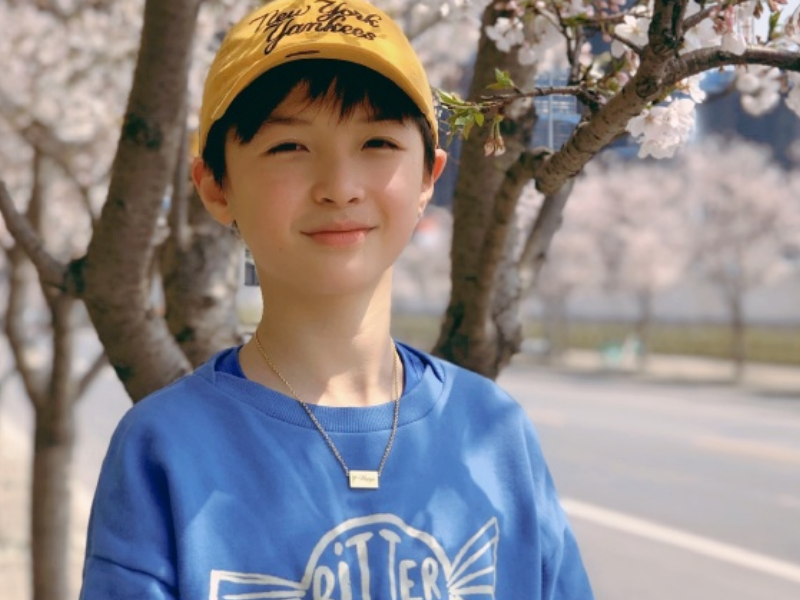 石悦安鑫才是"整容式"长大,曾是最萌正太,如今帅成翻版王俊凯!