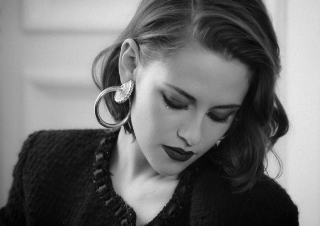 "暮光女"时隔12年再留长发?颜值再度回归,粉丝:等这刻太久