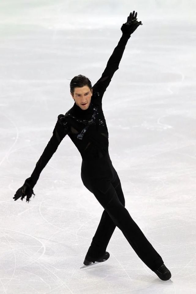 为花样滑冰运动员设计赛服, 包括evan lysacek,nancy kerrigan