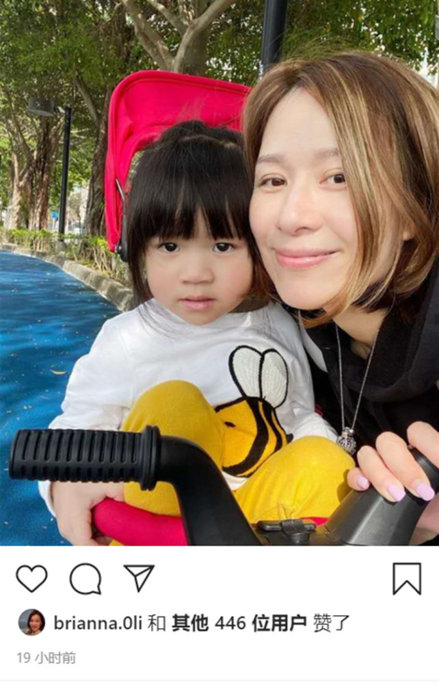 43岁邝文珣晒三胎女儿,宝贝遗传妈妈好基因,大眼胖嘟嘟太可爱