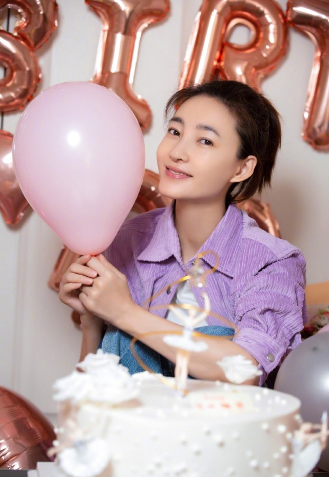 再来个全景让大家看看,只感觉丽坤是一个受万千宠爱的小