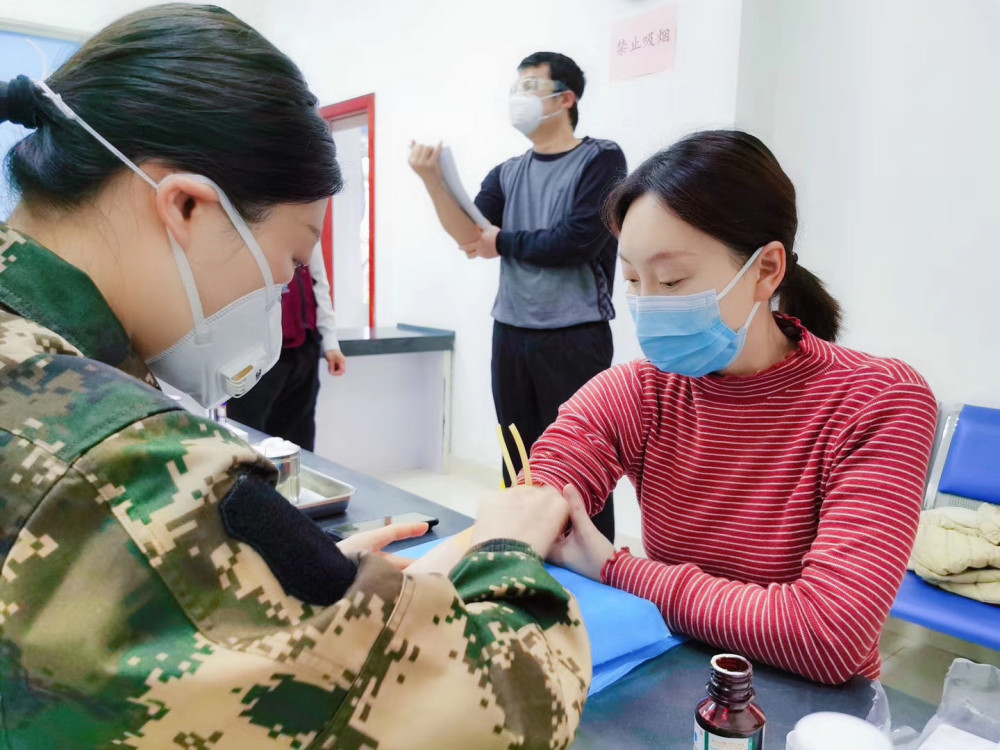 武汉首位参与试验女性疫情以来一直在做各种志愿者