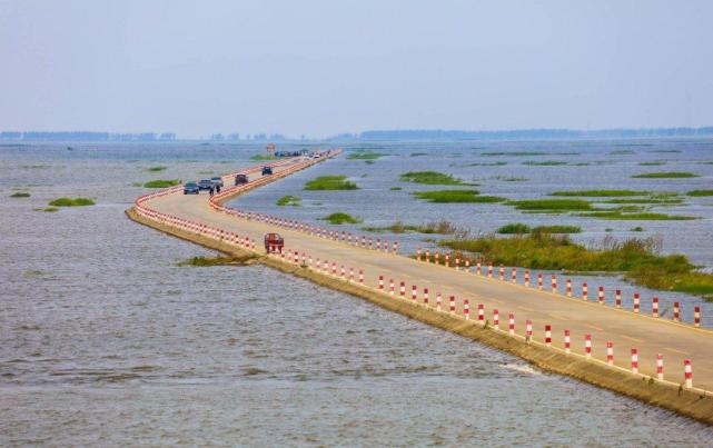 中國最美水上公路有時候還是水下公路獨家體驗開車似開船