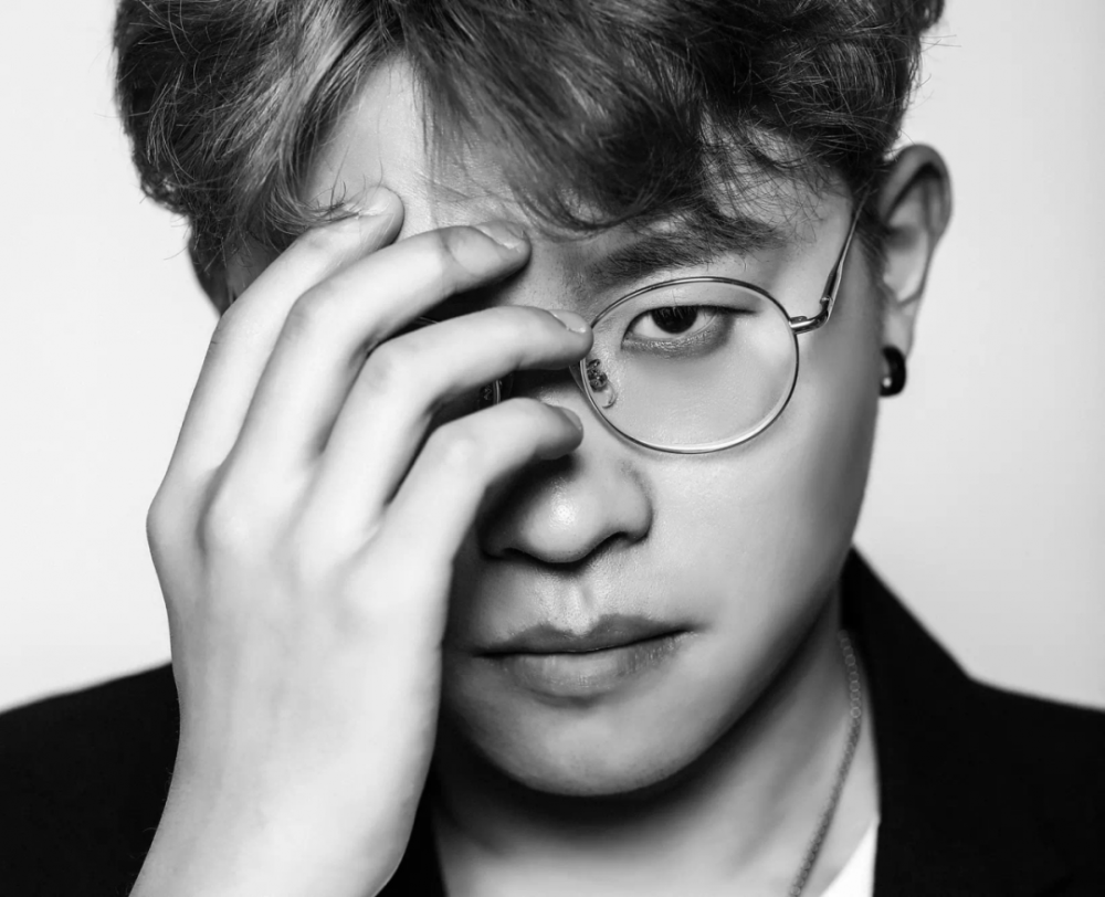 阿冗短短几个月时间后,阿冗再发单曲《与我无关》.