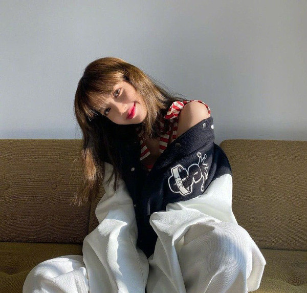 lisa的性感真不是吹的穿棒球服都这么撩人人间芭比绝了