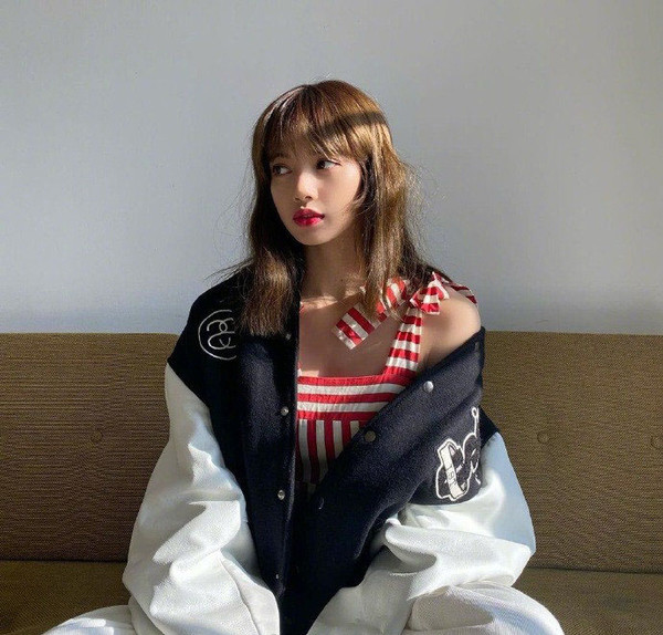 lisa的性感真不是吹的穿棒球服都这么撩人人间芭比绝了