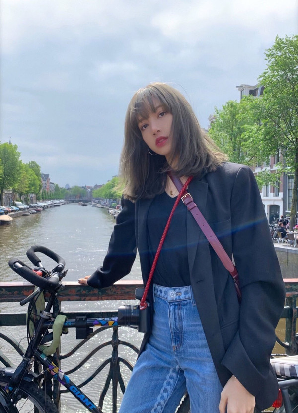 lisa的性感真不是吹的穿棒球服都这么撩人人间芭比绝了