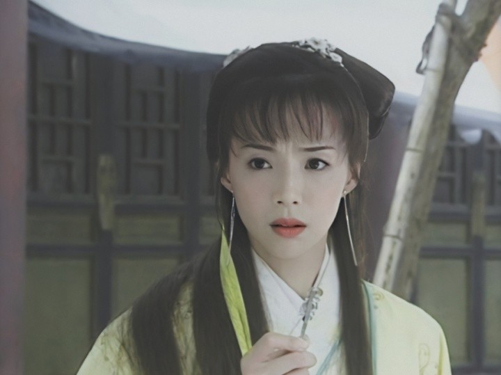 曾安琪饰演的女主白珊珊,一度是我心里的古装女神,眉眼弯弯,樱桃小嘴