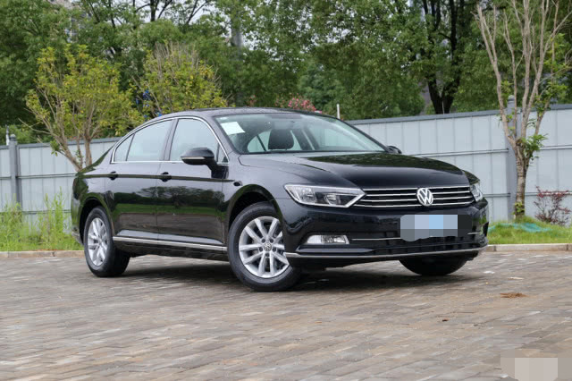 表弟花17.11万买下低配迈腾,开了三个月,媳妇嫉妒了