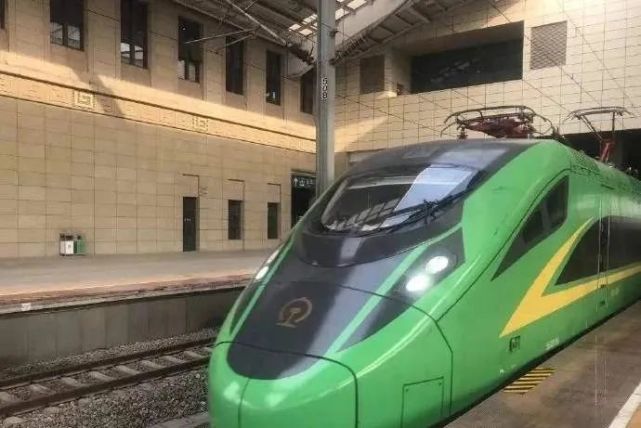 双方将按照协议要求,全面加快推进延安至榆林至鄂尔多斯高铁项目前期