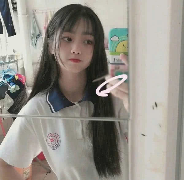 网易云热评网恋对象很美那天我把网恋女友的自拍发到空间收到