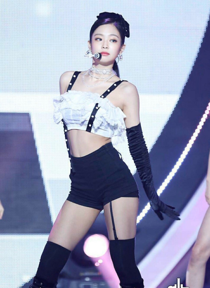 看到jennie的打歌服才是女团的正确打开方式