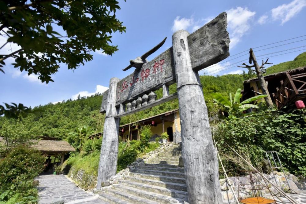 【柳叶溪古村落】位于天门山镇王姓垭村,养在深闺人初识,觅得一处桃花