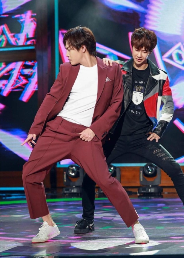 王一博肖战同框照赏心悦目,王一博尹正同框后,网友:笑的要捶墙了!