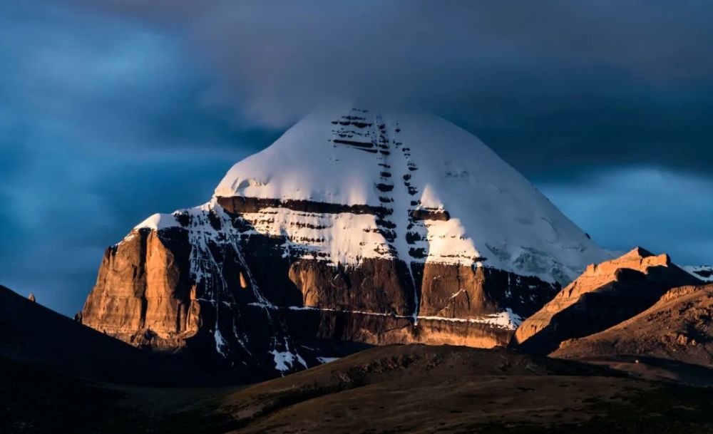 就是去大昭寺拜见觉沃佛,再者就是去冈仁波齐转山,在神山脚下留下自己