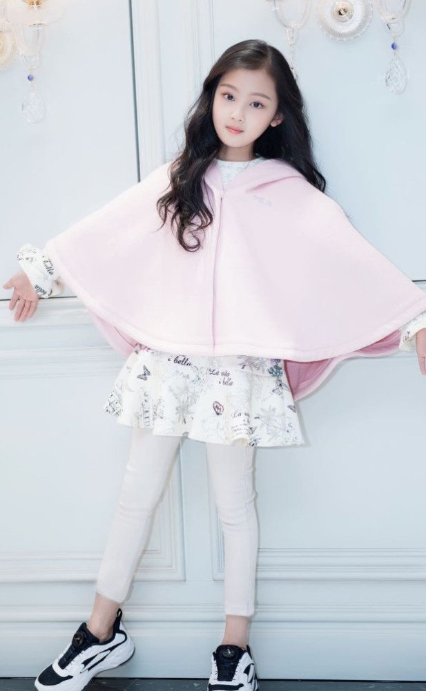 张若昀妹妹因颜值高被禁止整容9岁穿起裤袜的腿长得要命