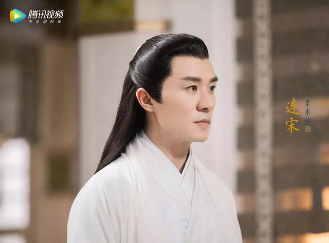 突出,樊治欣的古风少年感颇有仙者的样子,把重霖仙官塑造得非常到位