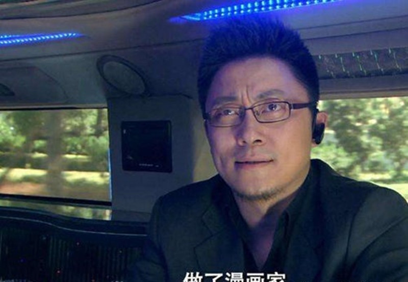 《爱情公寓》杜俊的扮演者牺牲有多大?11年后穿上西装,意外撞脸李现