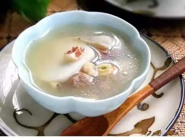 功效:白术健脾益气,燥湿利水;甘草祛痰,止咳平喘;干姜温中散寒,温肺化