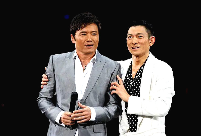 过去来讲我们是崇拜刘德华,苗侨伟,古天乐这种德艺双馨的艺人的.