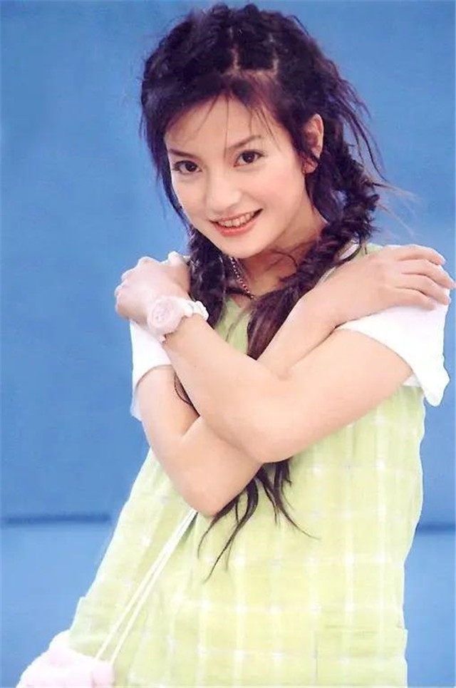 小燕子赵薇正式亮出护照公开国籍影迷们无话可说啦