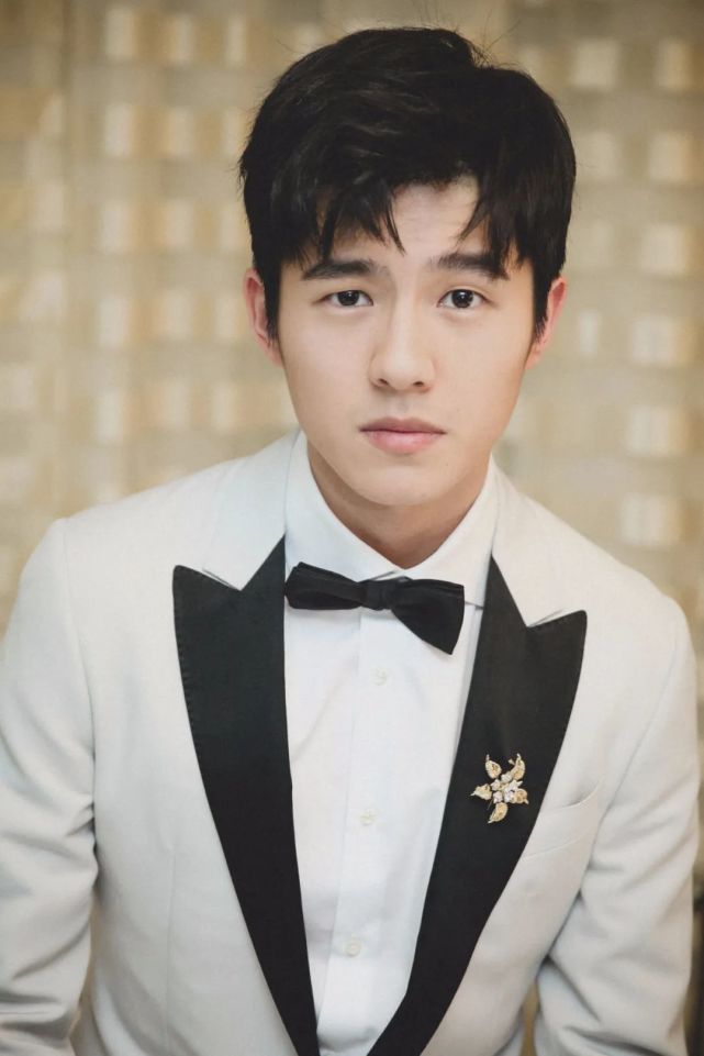 易烊千玺被传恋情,千玺粉大骂绯闻女主周冬雨,刘昊然吃瓜也遭殃