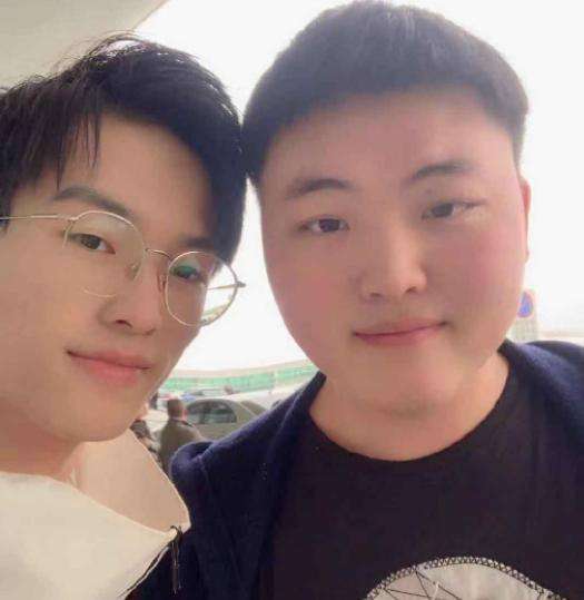 和平精英虎牙第一天团之争难言约战小抠脚我输了剃掉眉毛