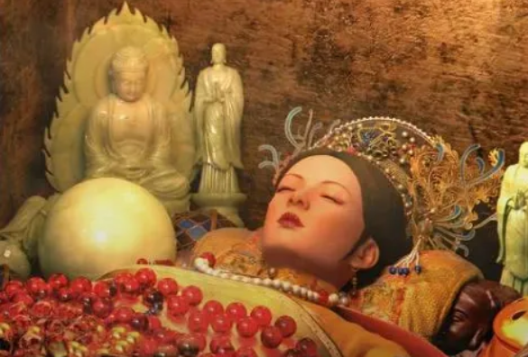 清朝慈禧太后去世后,将很多稀世珍宝都作为陪葬品埋在了她的陵墓中