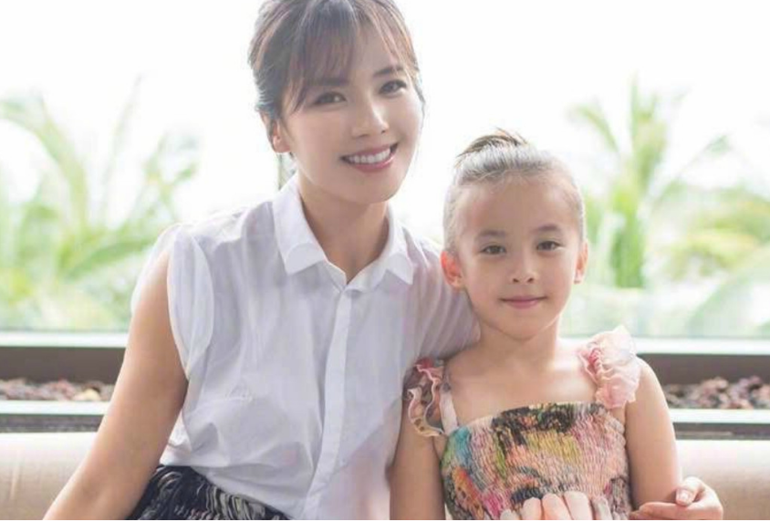 李湘女儿和刘涛女儿对比后看完后网友表示星二代也是有差距