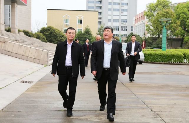 区人大常委会党组书记戴冠福来我院调研工作