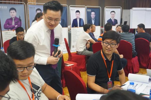 (华起咨询课程现场,许志刚老师指导作业方案)