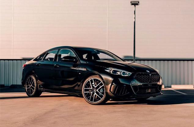 宝马2系黑武士发布全黑车身搭20t引擎起售价不足30万