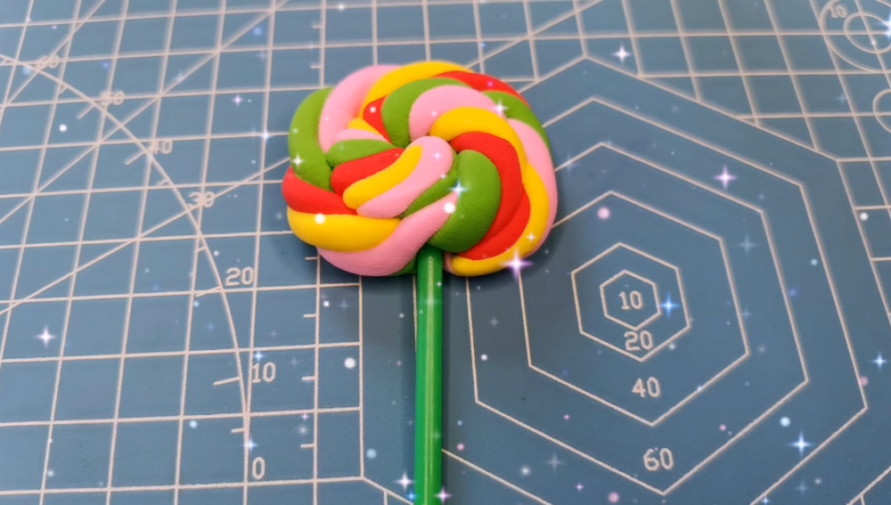 简单好做手工粘土橡皮泥棒棒糖,一看就会适合亲子互动游戏