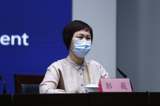 发布会,郑州市人民医院隔离区护士长郭薇介绍了发热门诊的工作情况