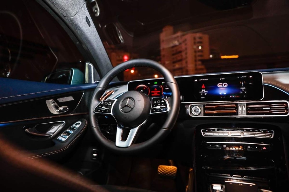 全新梅赛德斯奔驰eqc纯电suv上手体验电动豪华新选择