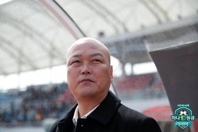 但在退役后,一直在军队球会尚武工作