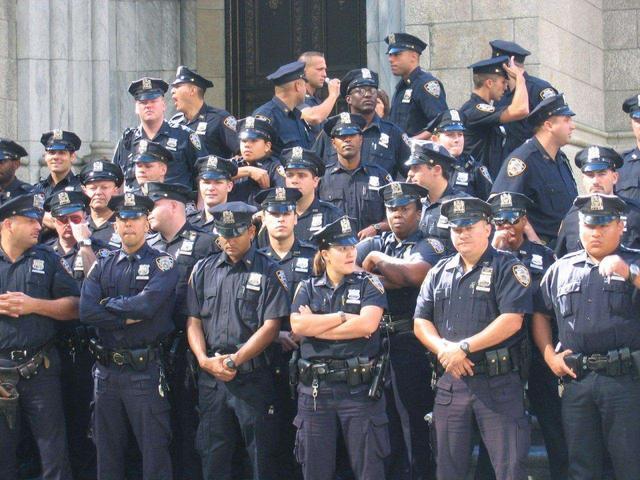 局势彻底失控美国骚乱震中服软针对警察将进行重大改革