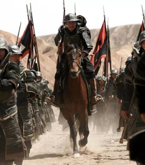 当时有一路特别出众的队伍名为"八字军",这群民众为了坚持抗金,也为了