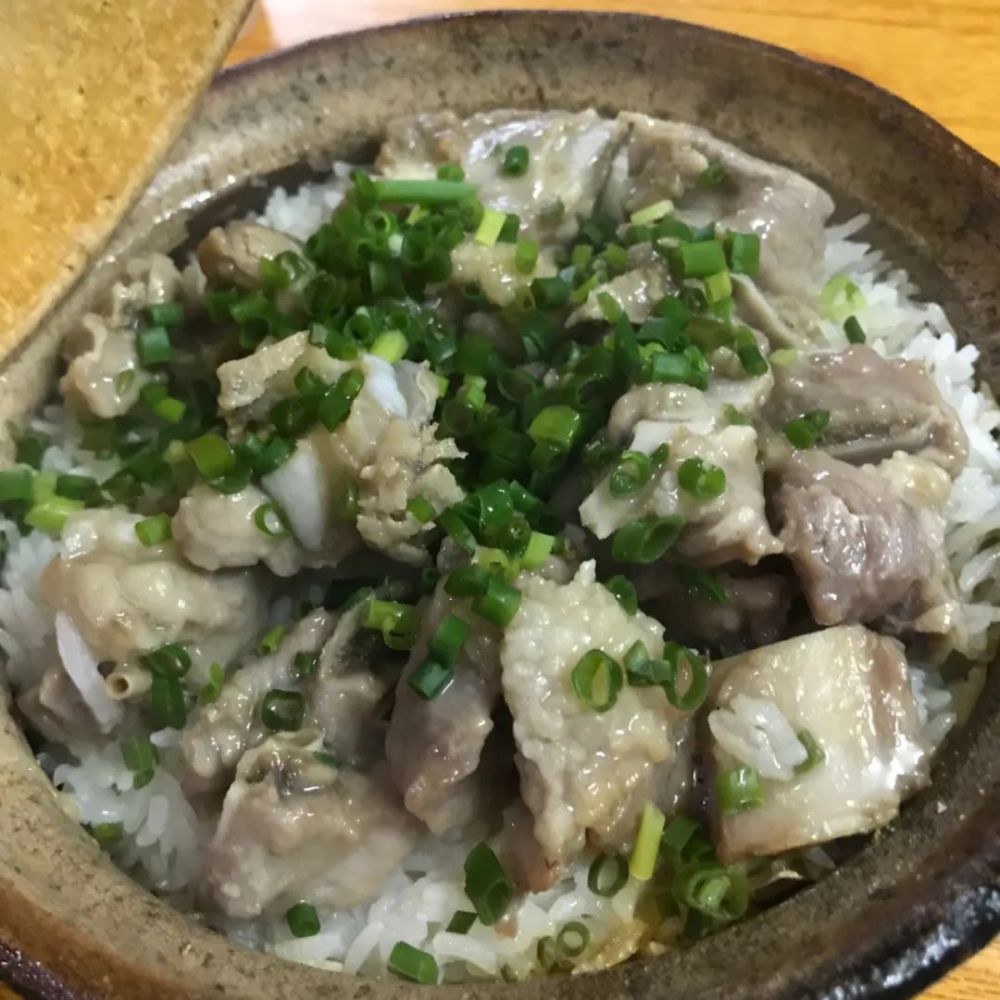 他在台山四九煮出美味柴火煲仔饭一做就是20年