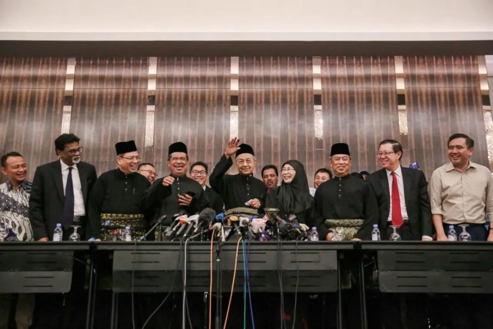 土著团结党,人民公正党阿兹敏派系,马来民族统一机构(以下简称"巫统")