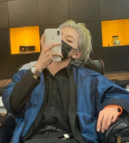 七鹤大人首次晒女友合影一动作展示男友力网友身高缩水了