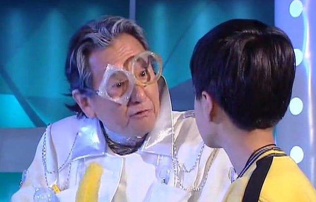 快乐星球老顽童爷爷近照曝光87岁仍精神矍铄身姿挺拔气场依旧