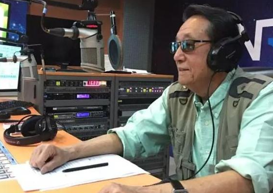 快乐星球老顽童爷爷近照曝光,87岁仍精神矍铄,身姿挺拔气场依旧