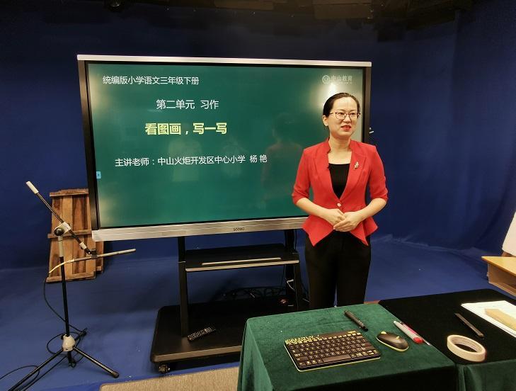 当时梁雪菊老师提出的最新要求是:"不仅要上保底课,更要上精品课.