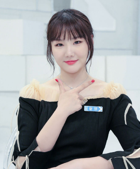 热门综艺青春有你2首次公演网友炸锅了称有黑幕因为夏研只有9票